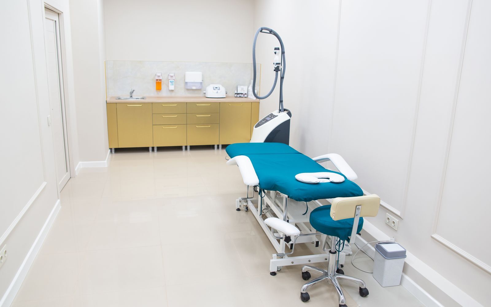 Clean, prepared medical exam room